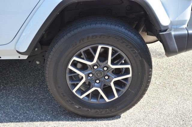 Used 2025 Jeep Wrangler Unlimited Sahara AWD/4WD image 12