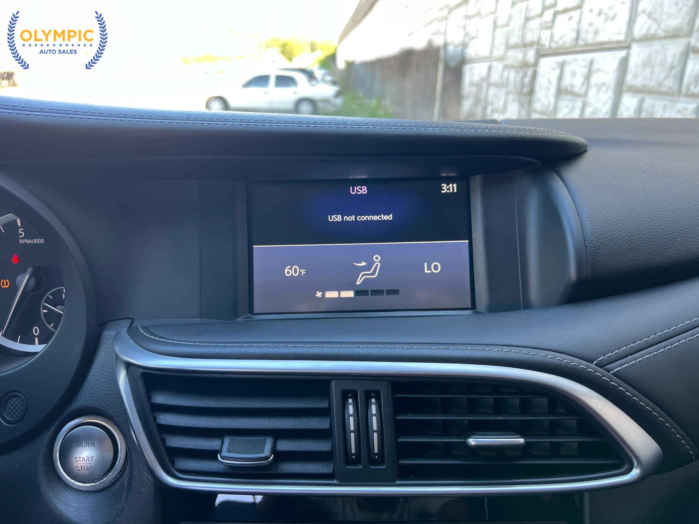 Used 2018 INFINITI QX30 Premium w/ Cargo Package AWD/4WD image 28