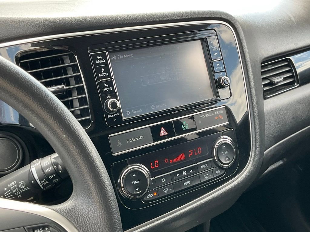 Used 2019 Mitsubishi Outlander ES image 3