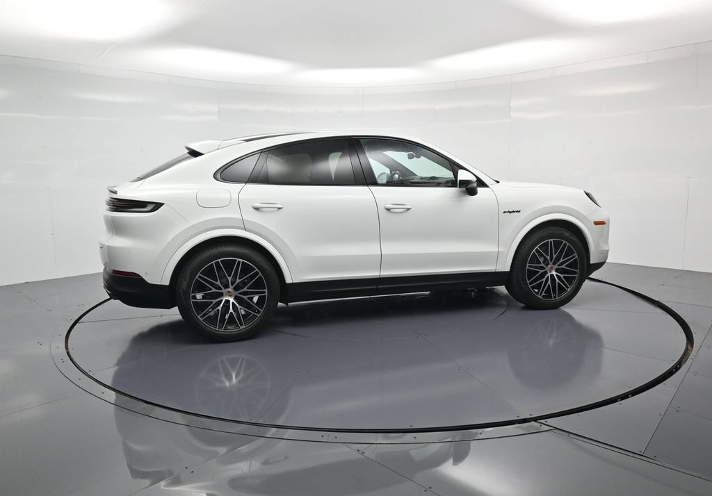 Certified 2026 Porsche Cayenne E-Hybrid Coupe AWD/4WD image 31
