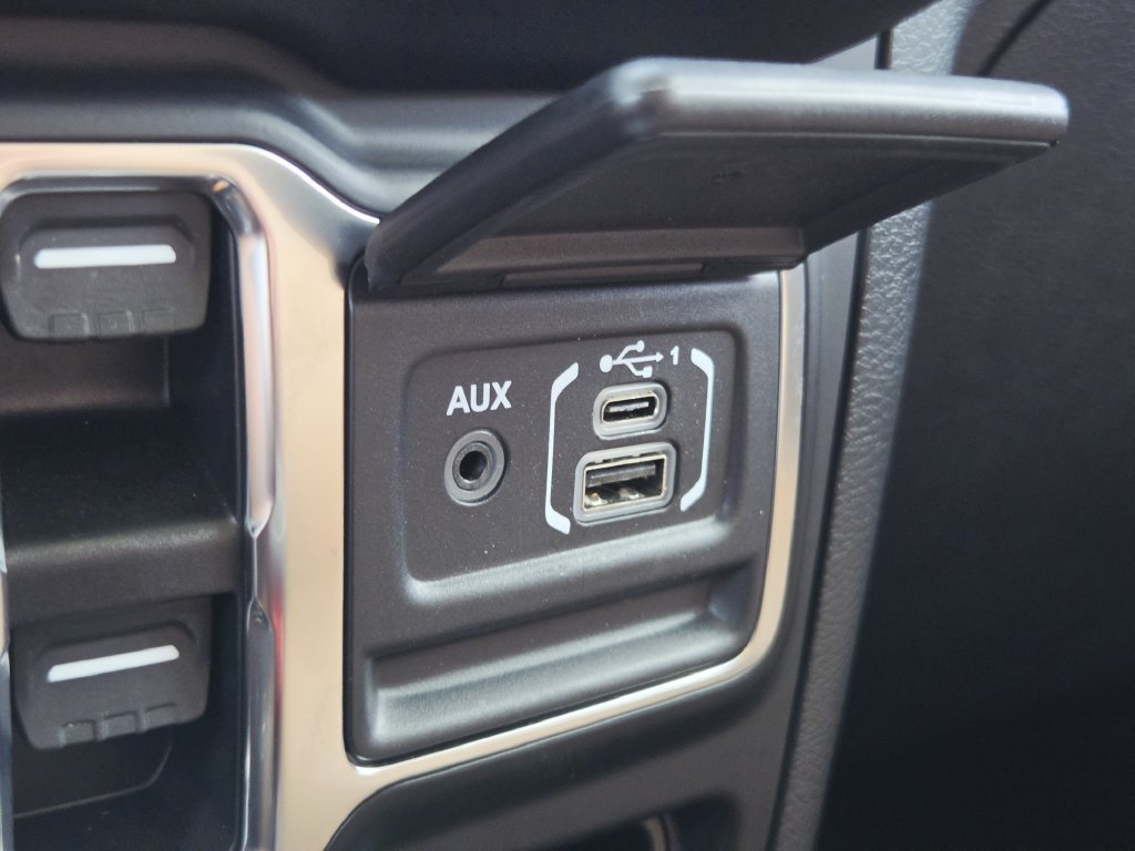 Used 2023 Jeep Wrangler Unlimited Sahara AWD/4WD image 27
