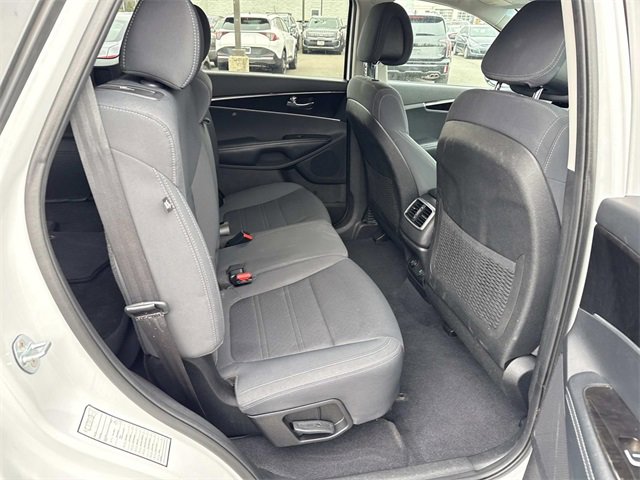 Used 2017 Kia Sorento LX image 11