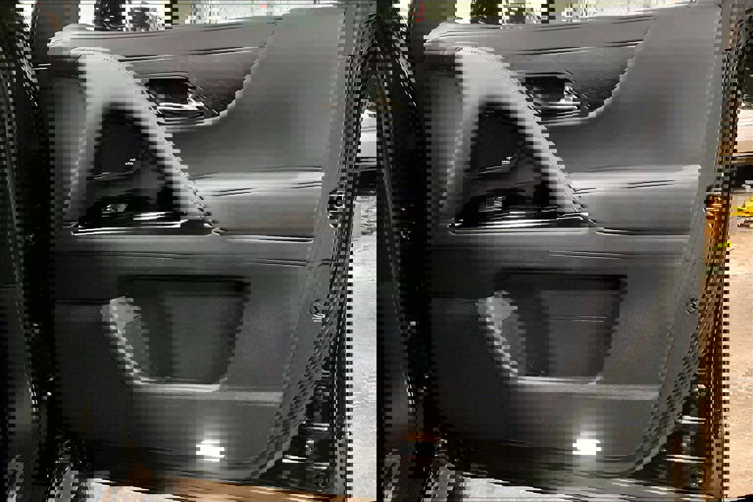 Used 2025 Lexus LX 600 4WD w/ Luxury Package image 21