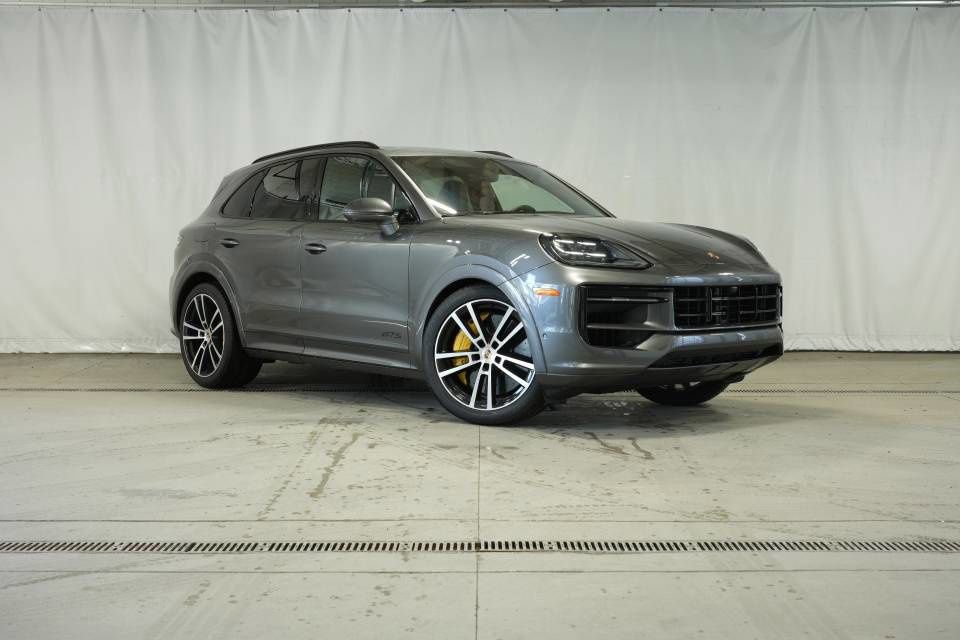 Certified 2025 Porsche Cayenne GTS image 9