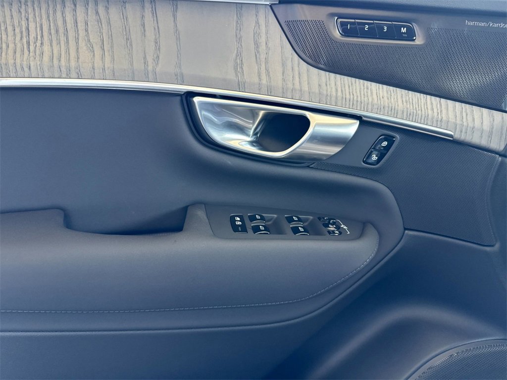 New 2026 Volvo XC90 B6 Ultra image 10