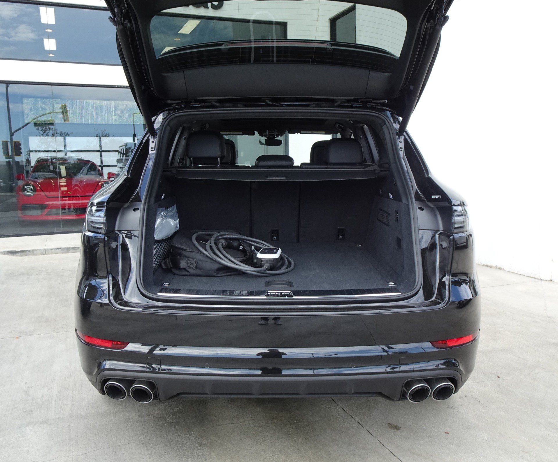 Used 2023 Porsche Cayenne Turbo S AWD/4WD image 7