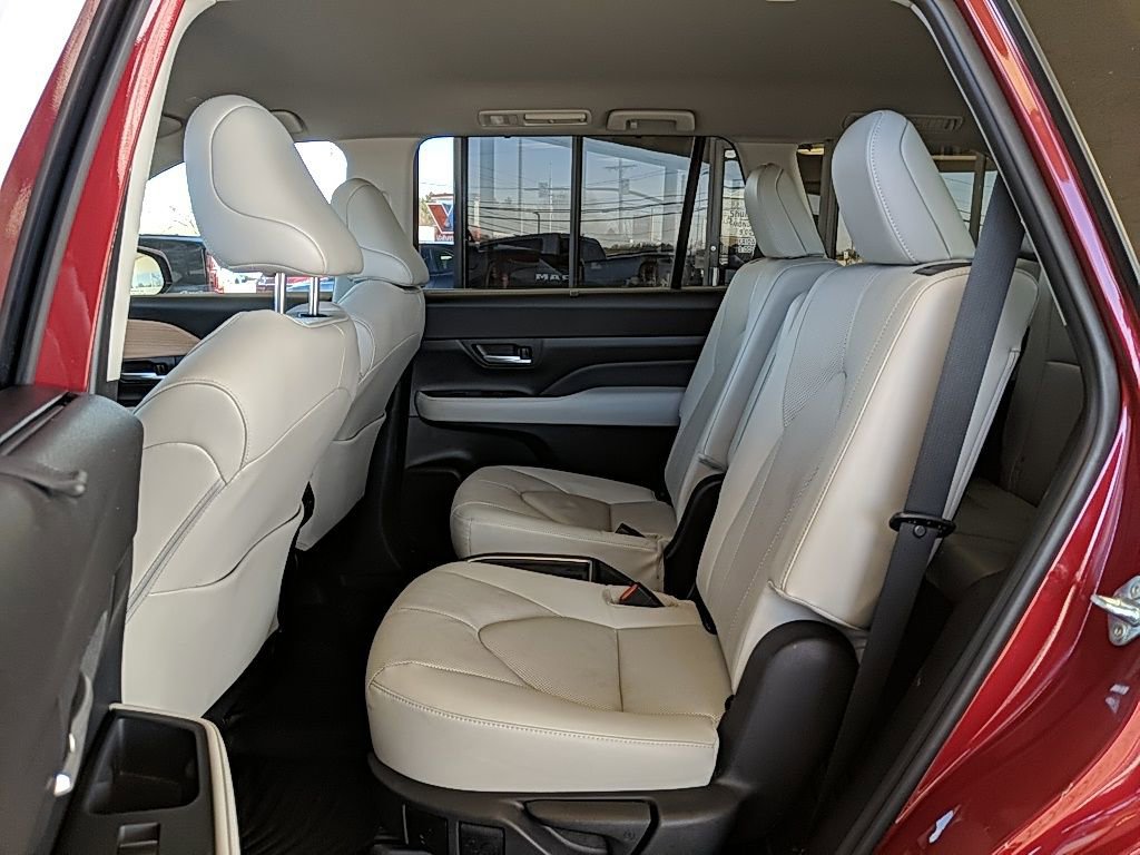 Used 2024 Toyota Grand Highlander Limited image 13