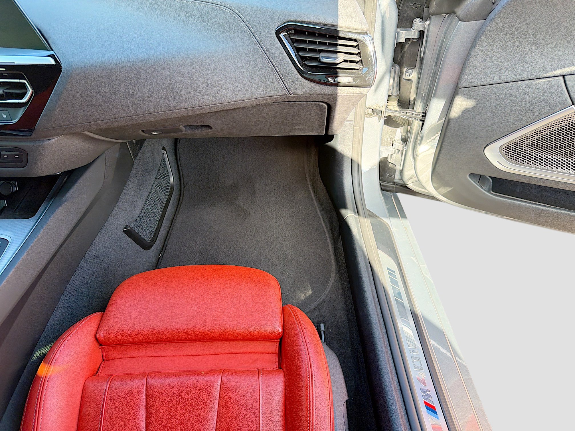 Used 2023 BMW Z4 M40i w/ Premium Package image 17