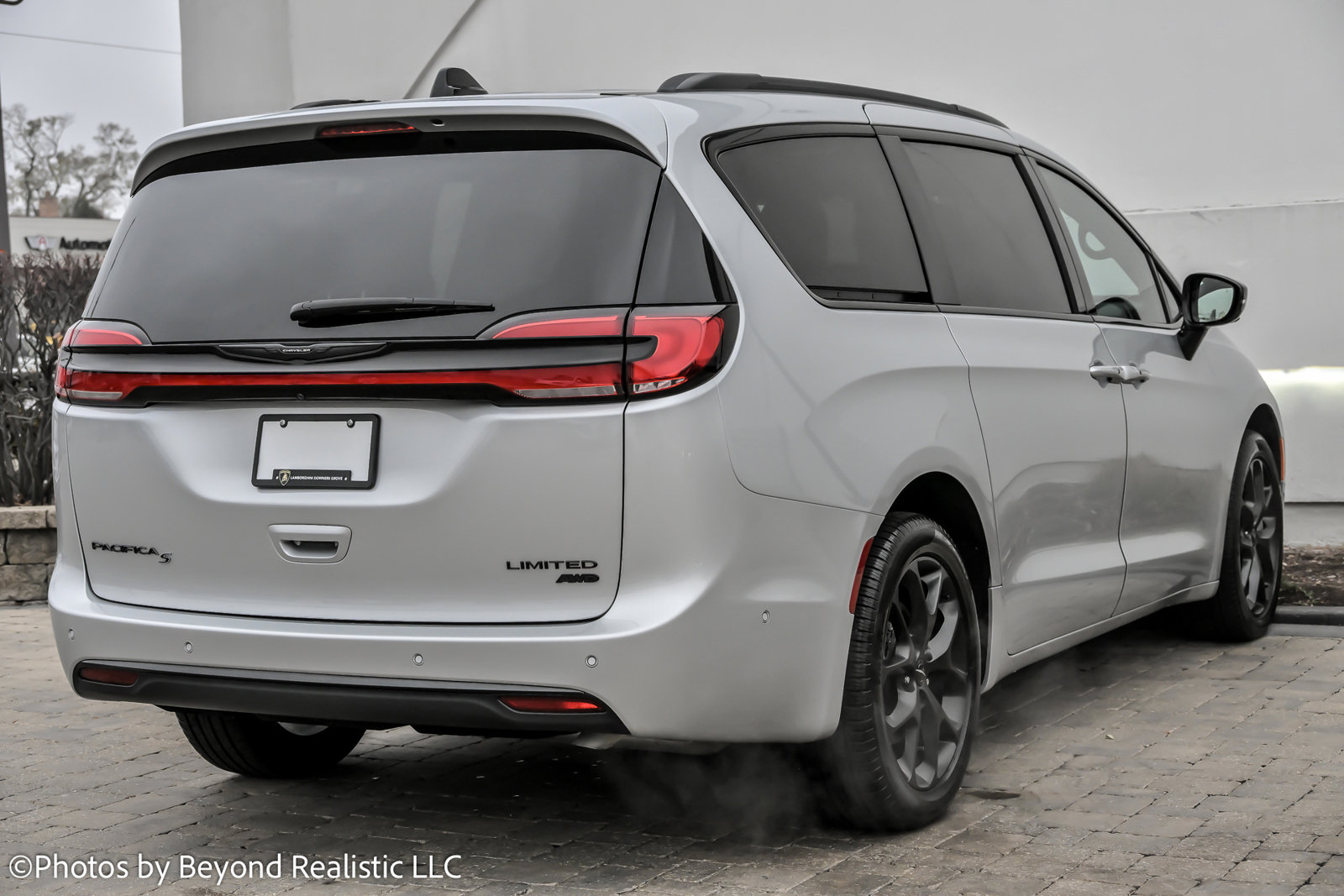 Used 2024 Chrysler Pacifica Limited w/ S Appearance Package image 8