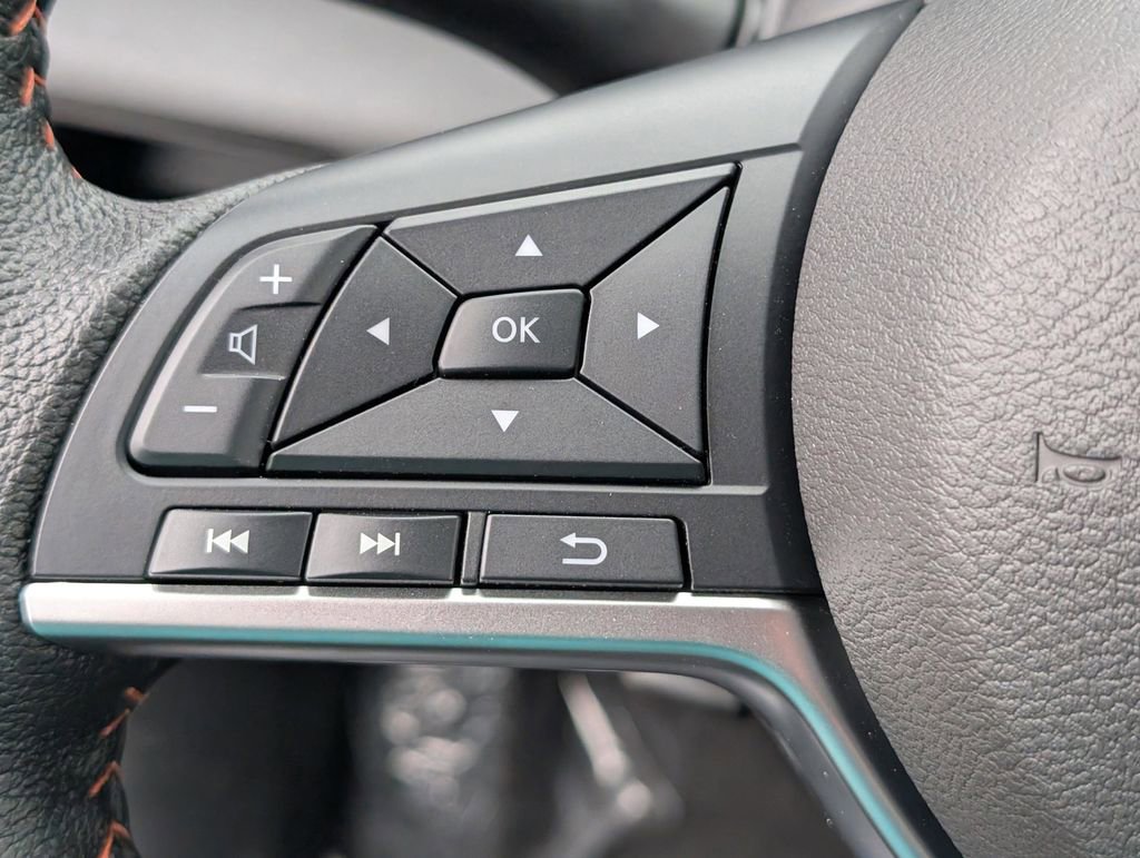 New 2025 Nissan Versa SR w/ Trunk Package image 18