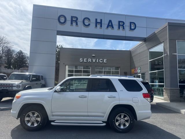 Used 2011 Toyota 4Runner SR5 w/ Convenience Pkg image 2