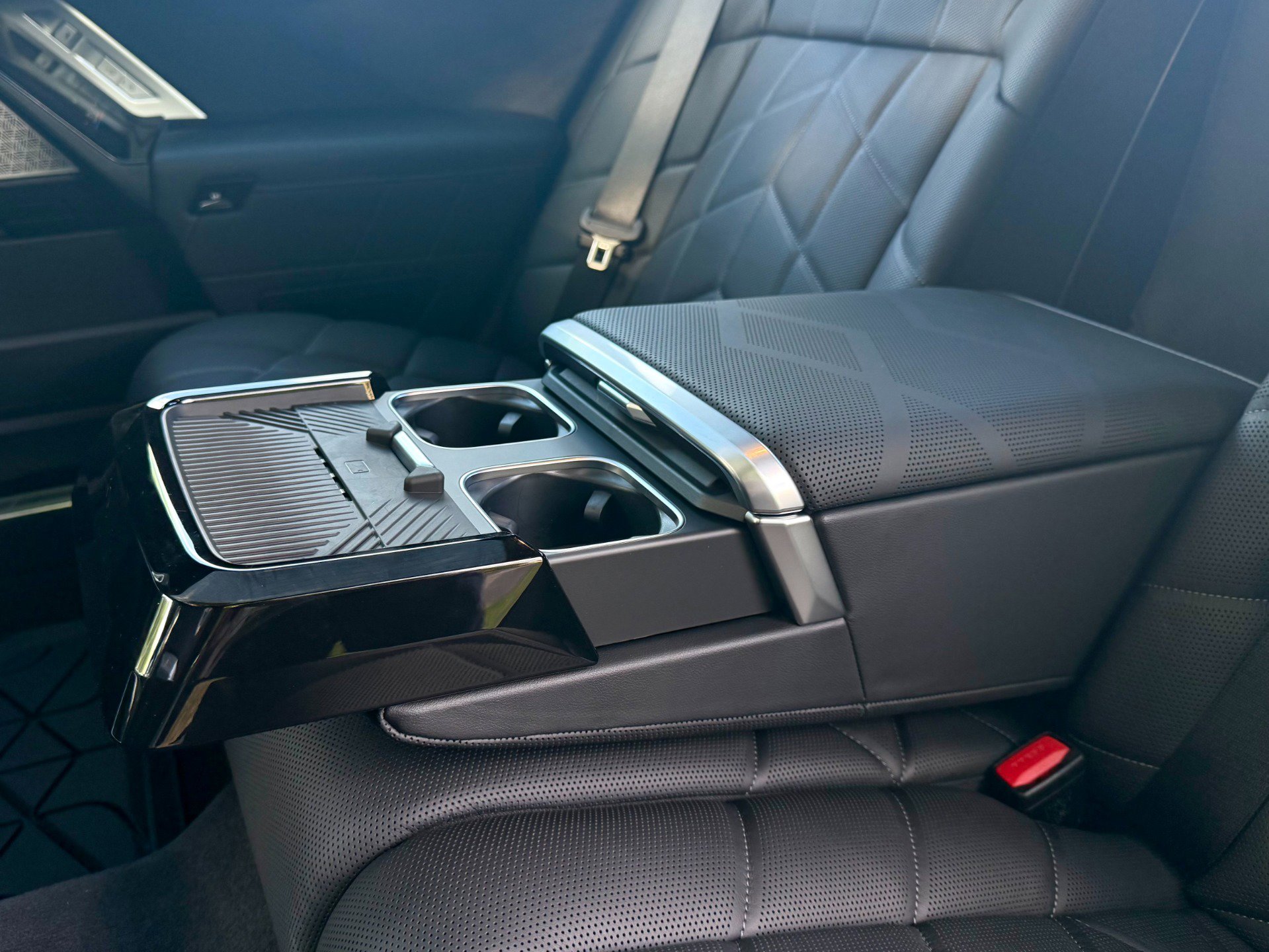 Used 2025 BMW 760i xDrive w/ Executive Package AWD/4WD image 35