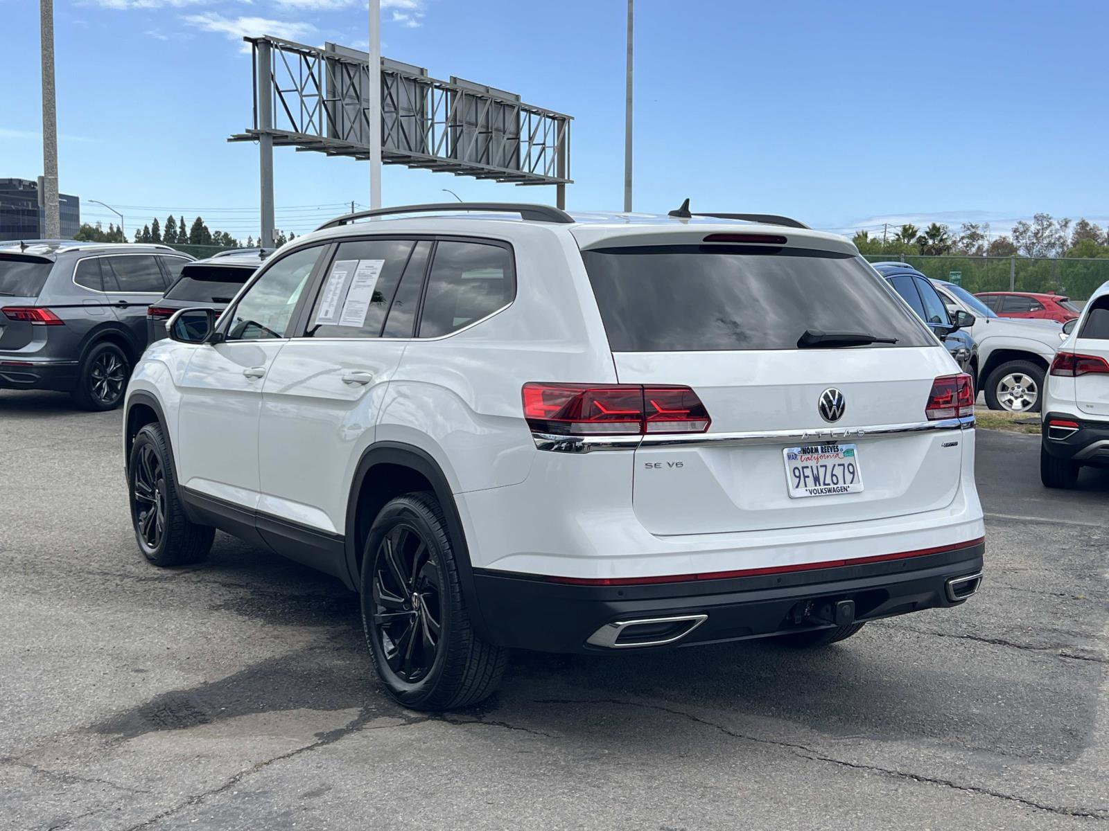 Used 2023 Volkswagen Atlas SE w/ Black Wheel Package AWD/4WD image 3