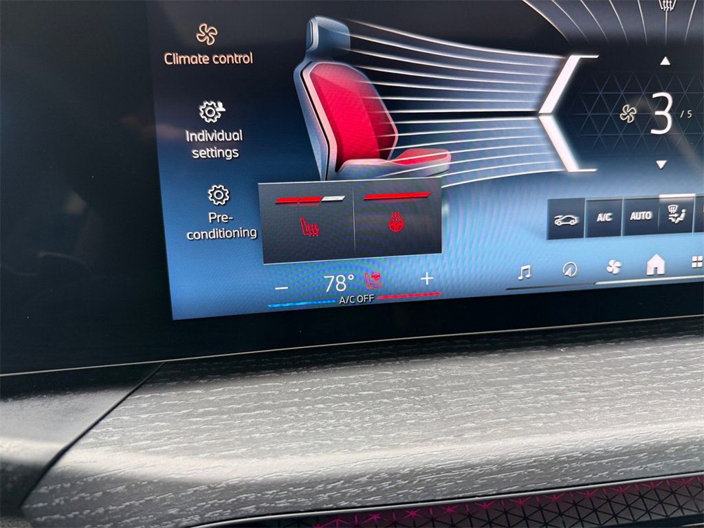 Certified 2025 BMW 330i xDrive Sedan w/ M Sport Package image 24