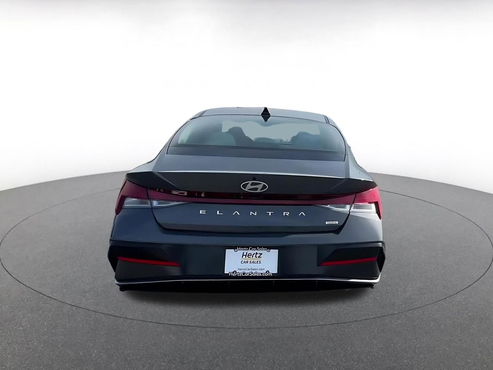 Used 2025 Hyundai Elantra Limited image 12