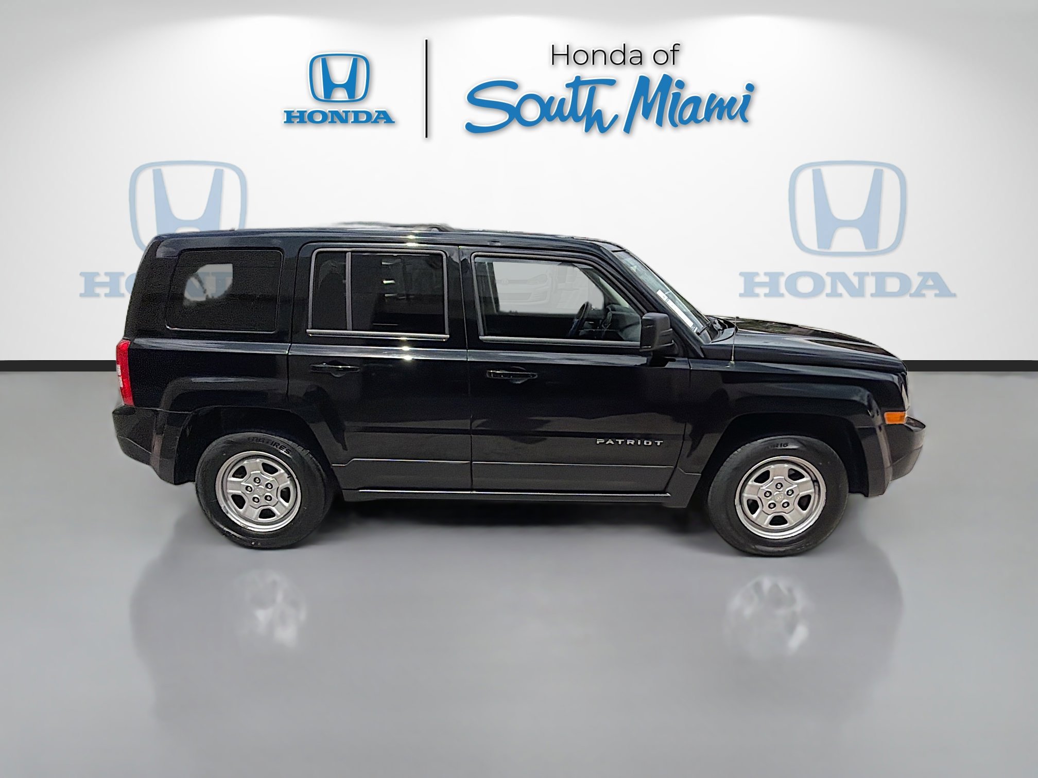 Used 2016 Jeep Patriot Sport w/ Power Value Group FWD image 8