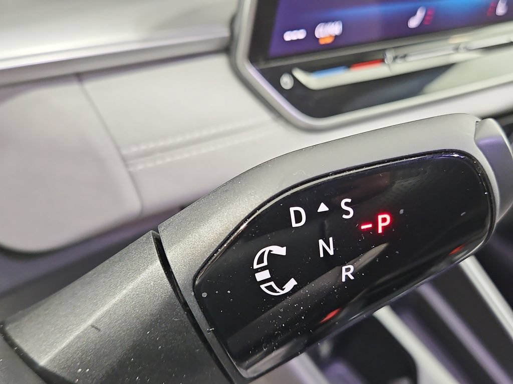 Certified 2025 Volkswagen Tiguan SE R-Line AWD/4WD image 26