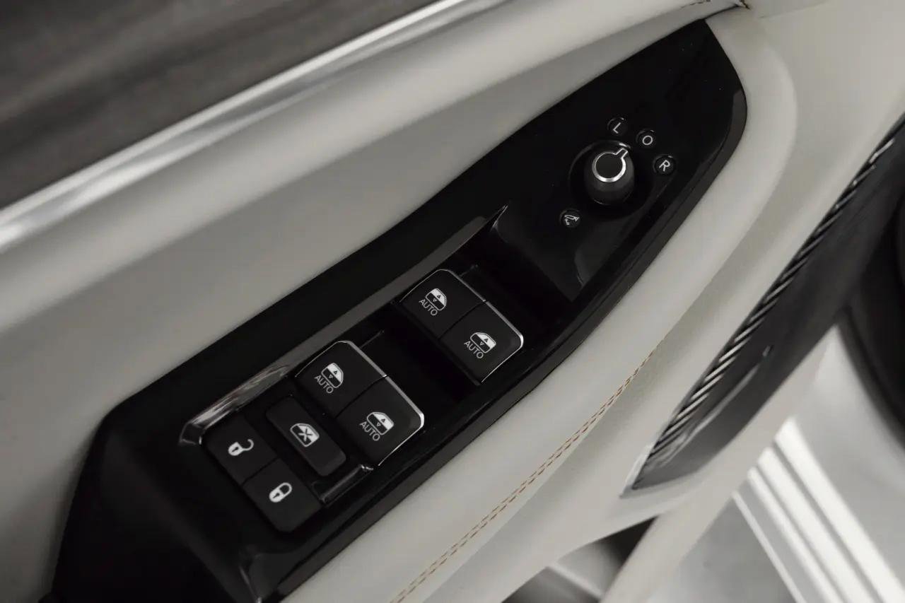 Used 2022 Jeep Grand Cherokee L Overland w/ Advanced Protech Group III image 34