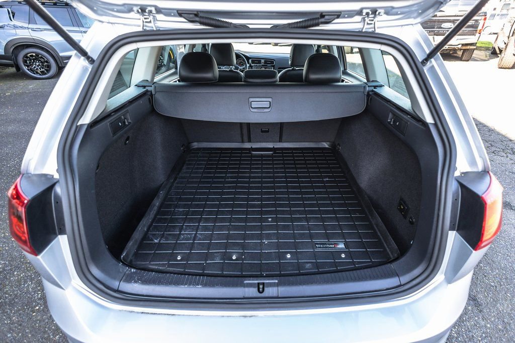 Used 2017 Volkswagen Golf SEL image 34