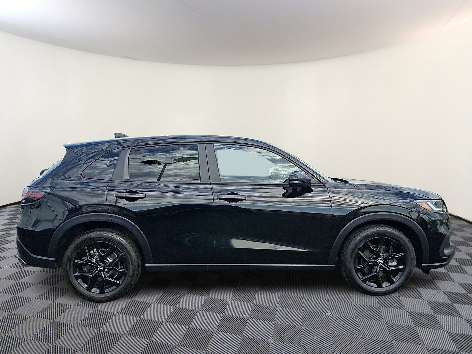 Used 2025 Honda HR-V Sport image 8