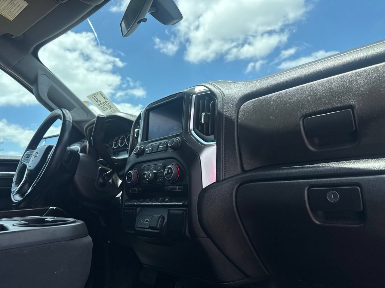 Used 2022 Chevrolet Silverado 1500 LT AWD/4WD image 27