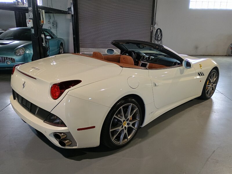 Used 2011 Ferrari California RWD image 6