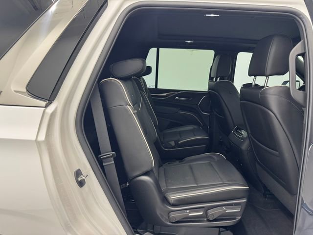 Used 2022 Cadillac Escalade Premium Luxury image 17