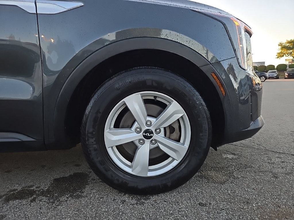 Certified 2024 Kia Sorento LX FWD image 12