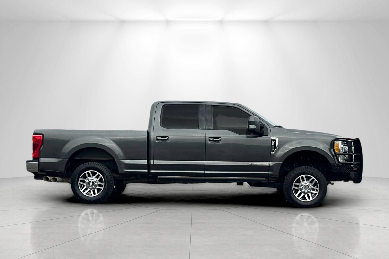 Used 2017 Ford F250 Lariat w/ Lariat Ultimate Package AWD/4WD image 2