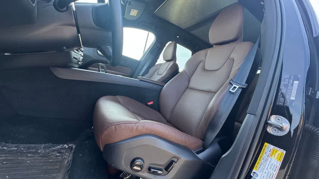 Used 2023 Volvo XC60 B5 Plus w/ Protection Package Premier FWD image 19