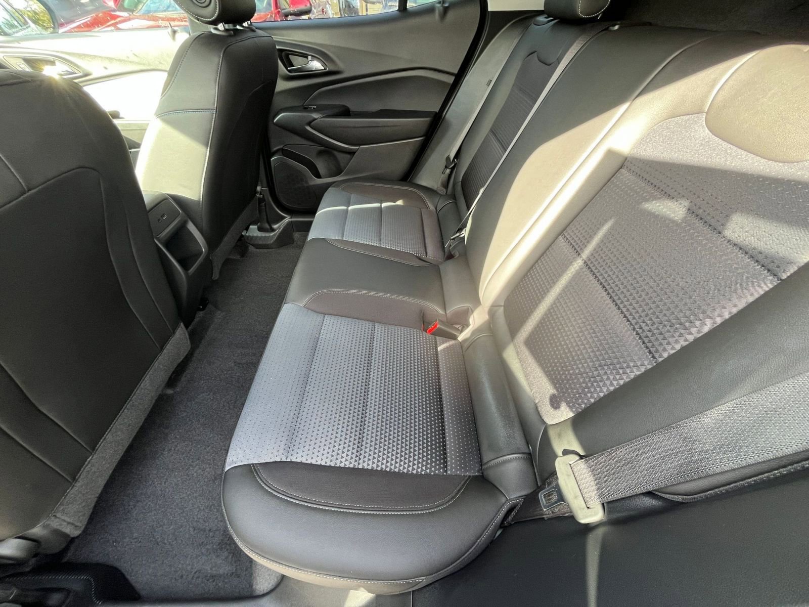 Used 2025 Chevrolet Trax LT image 27