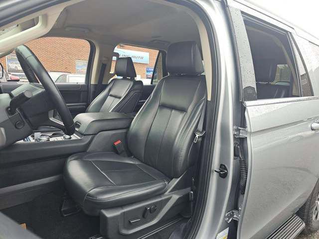 Used 2024 Ford Expedition Max XLT image 11