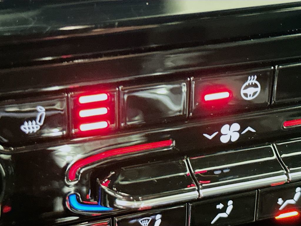 Used 2024 Jeep Grand Cherokee Limited w/ Black Appearance Package image 21