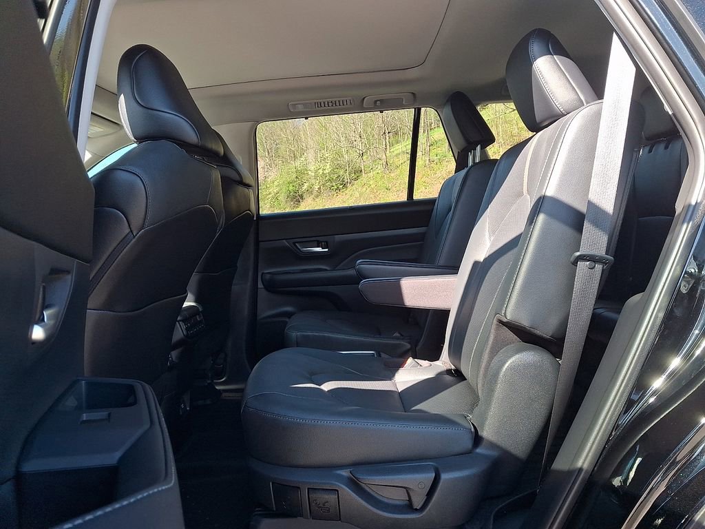 Used 2025 Toyota Grand Highlander AWD image 10