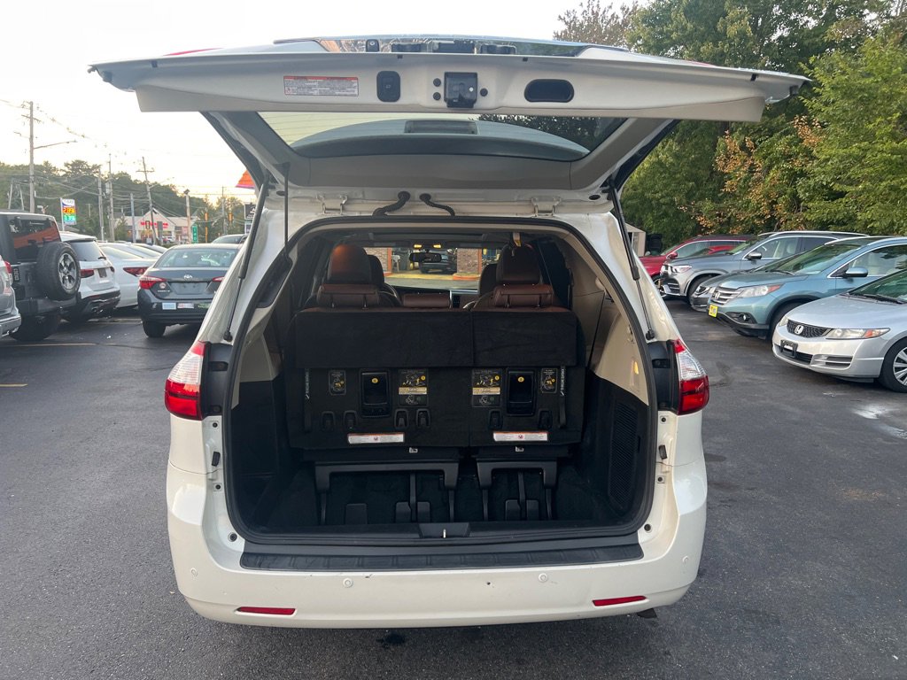 Used 2016 Toyota Sienna Limited image 5