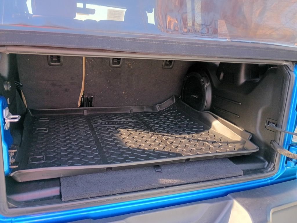 Used 2022 Jeep Wrangler Unlimited Sahara image 11