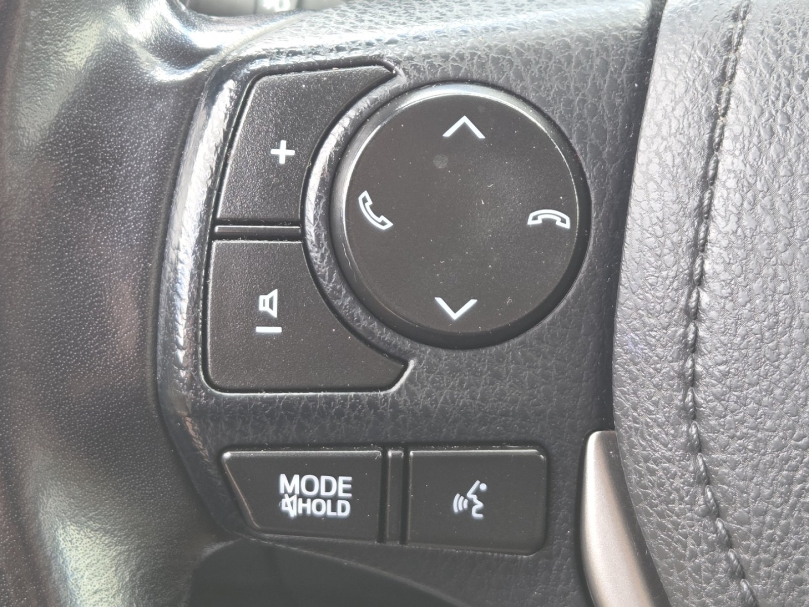 Used 2017 Toyota RAV4 XLE w/ All Weather Liner Package AWD/4WD image 33