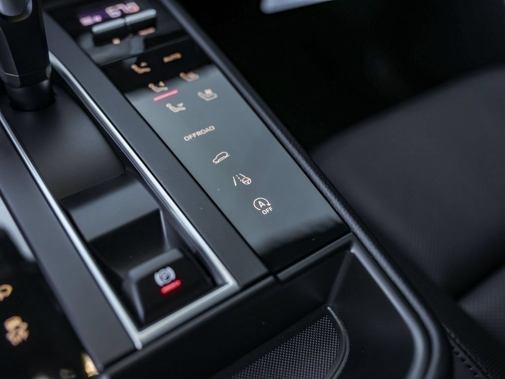 Certified 2026 Porsche Macan AWD/4WD image 27
