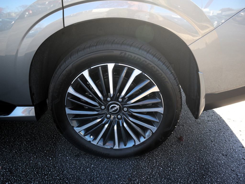 New 2025 Nissan Armada Platinum Reserve image 9