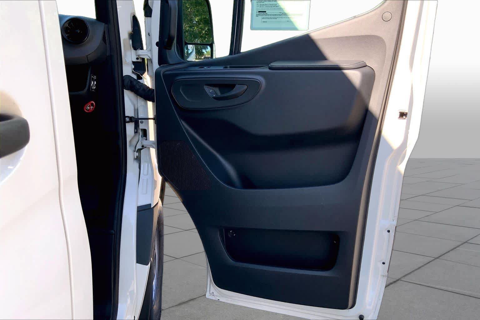 Used 2022 Mercedes-Benz Sprinter 2500 image 24