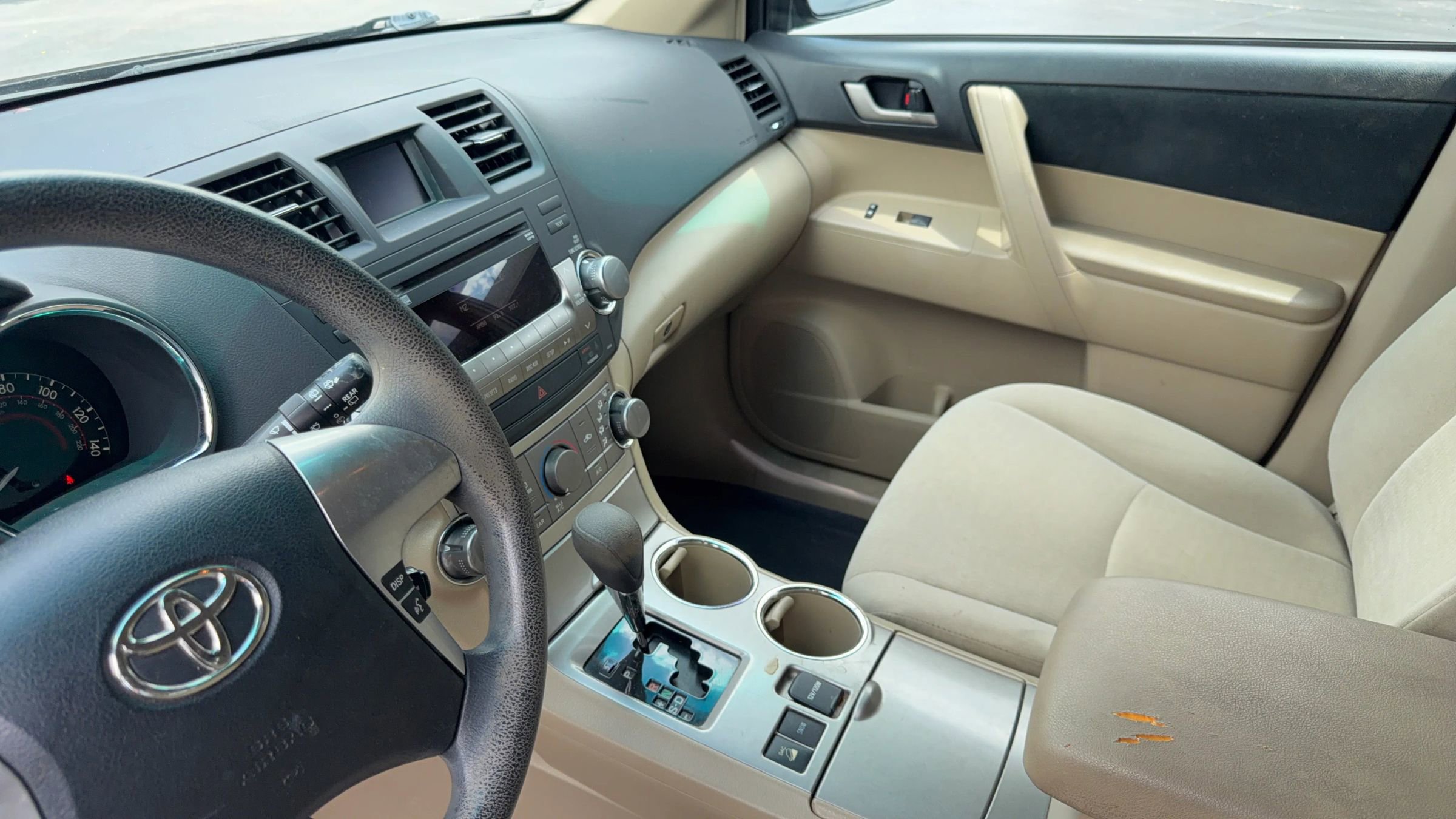 Used 2012 Toyota Highlander 4WD w/ Tech Pkg image 14