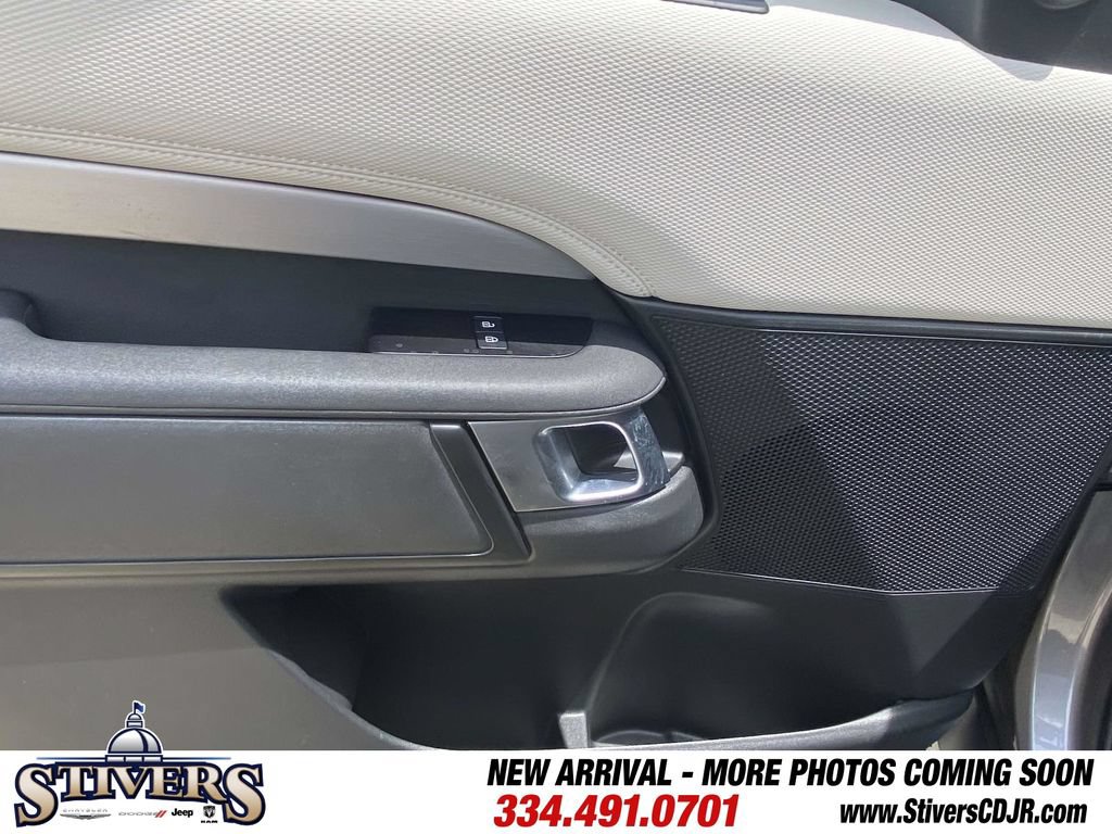 Used 2021 Land Rover Discovery S R-Dynamic AWD/4WD image 19