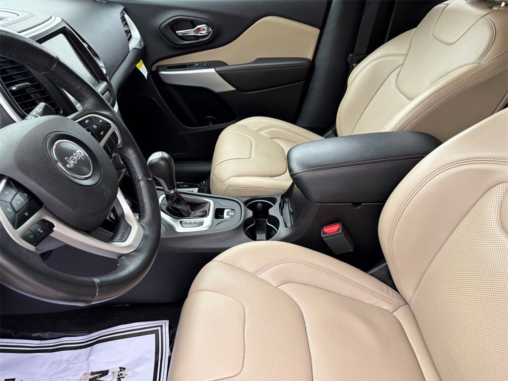 Used 2018 Jeep Cherokee Limited w/ Luxury Group image 9