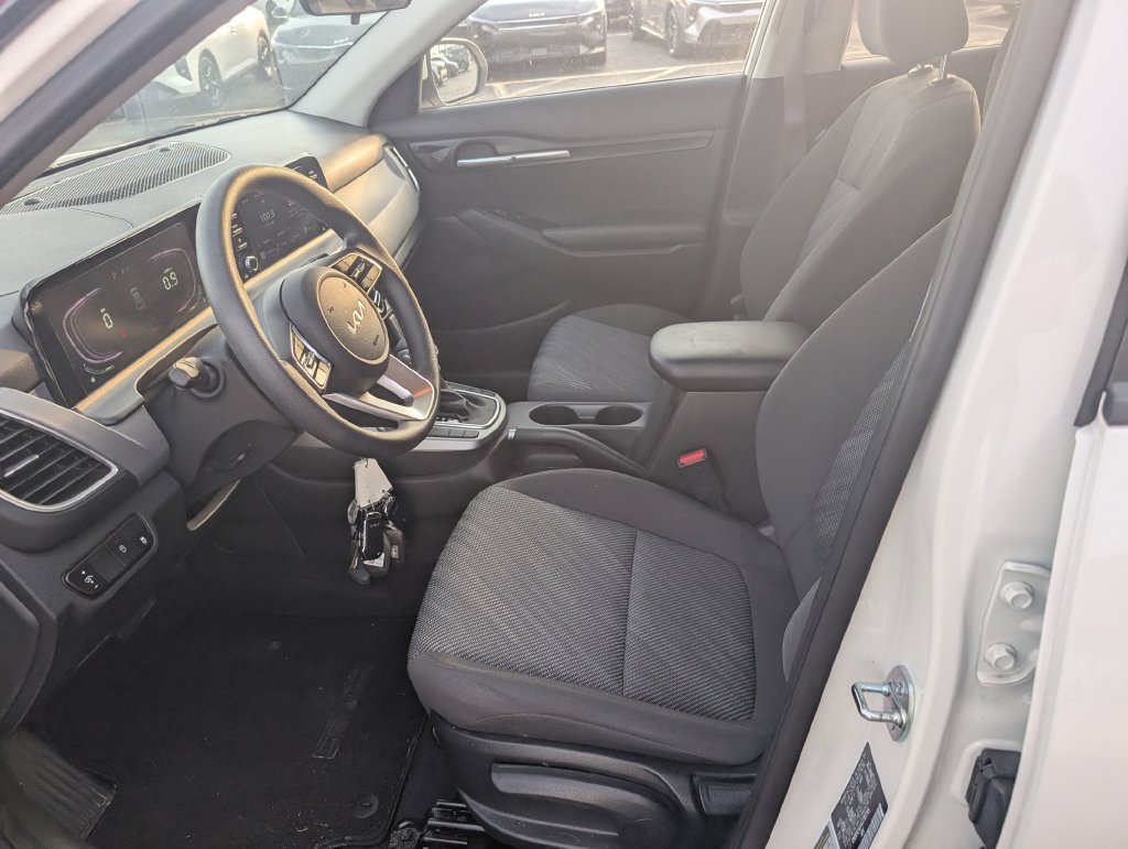 Used 2025 Kia Seltos LX AWD/4WD image 13
