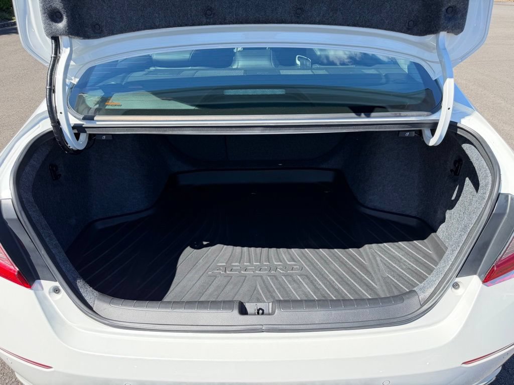 Used 2018 Honda Accord Touring image 10