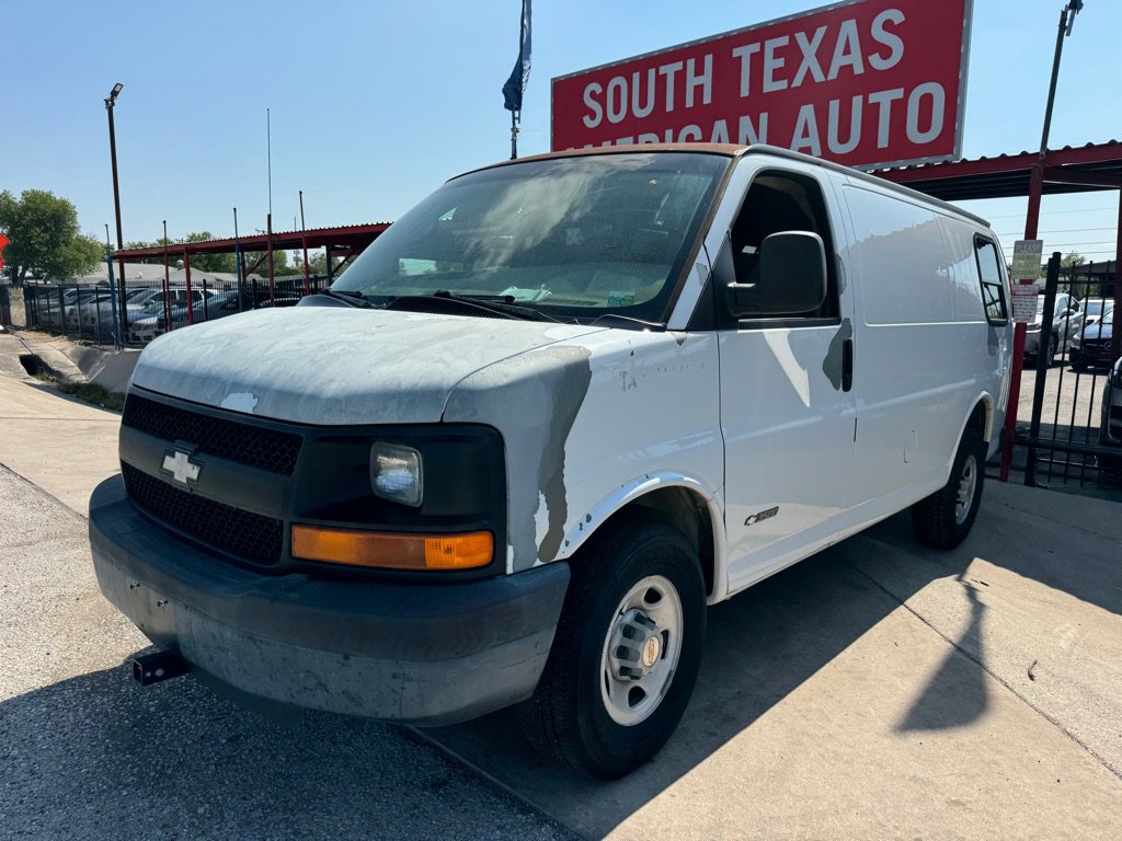 Used 2004 Chevrolet Express 3500 image 3