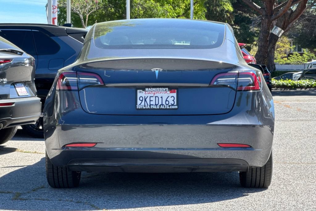 Used 2023 Tesla Model 3 Standard Range image 4