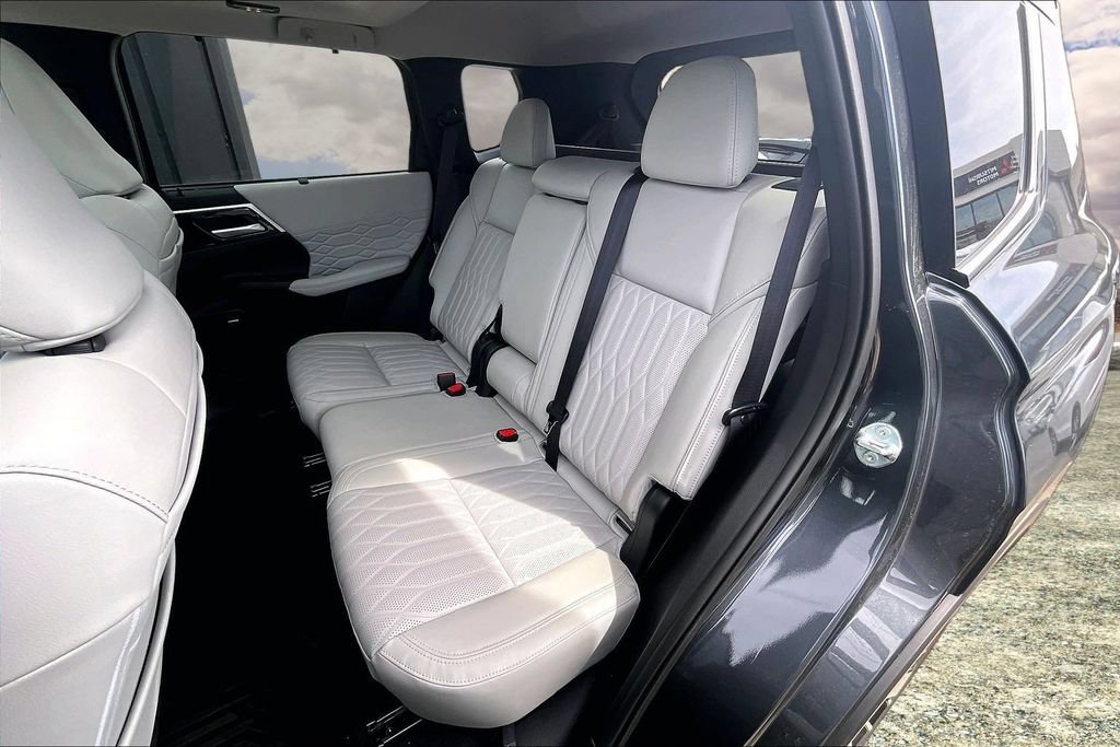 New 2026 Mitsubishi Outlander SEL FWD image 10