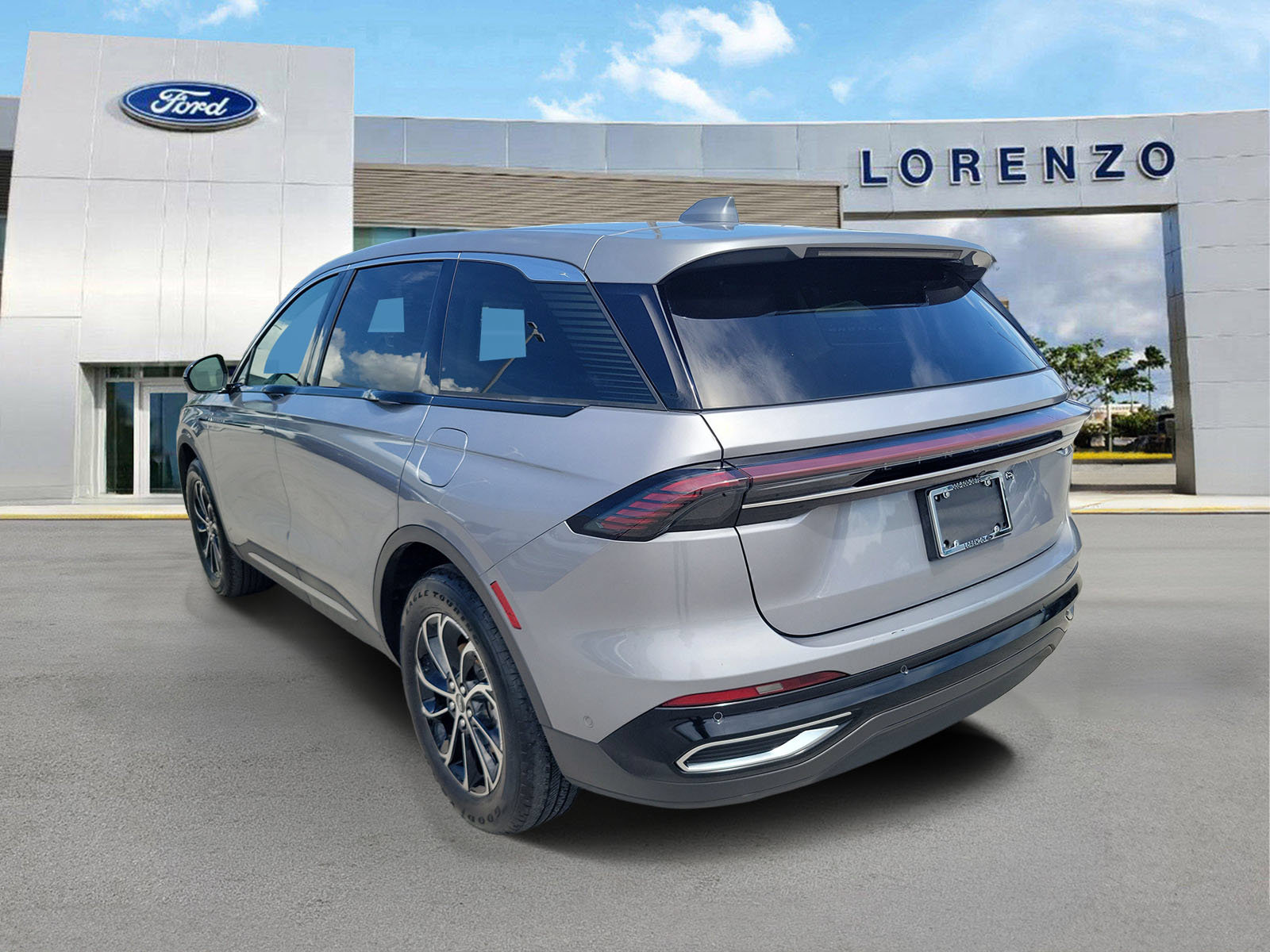 Used 2024 Lincoln Nautilus Premier AWD/4WD image 7
