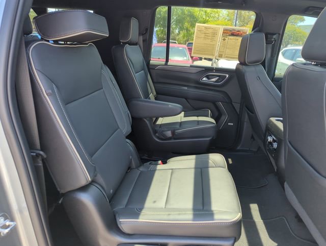 Used 2024 GMC Yukon XL SLT w/ SLT Luxury Package AWD/4WD image 33
